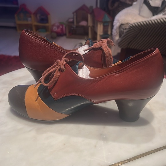 Lovely booties, vintage looking! Exceptionally comfortable! - Picture 6 of 10